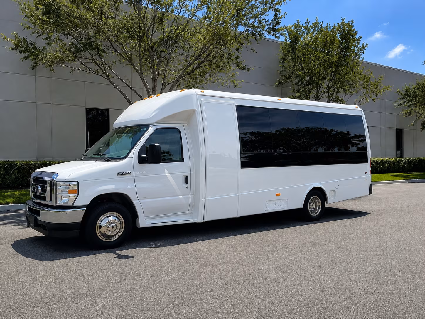 clearwater beach streets are narrow the right bus size makes all the difference